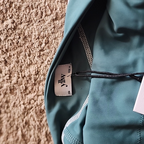 Yllw the label onesie - Picture 7 of 9